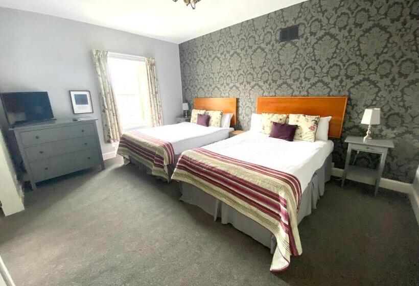 Семейный Номер, The County Hotel   Self Check In, Speed Wi Fi, Free Parking, Central Location
