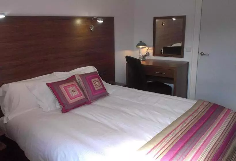 キングサイズベッドのスタンダードルーム, The County Hotel   Self Check In, Speed Wi Fi, Free Parking, Central Location