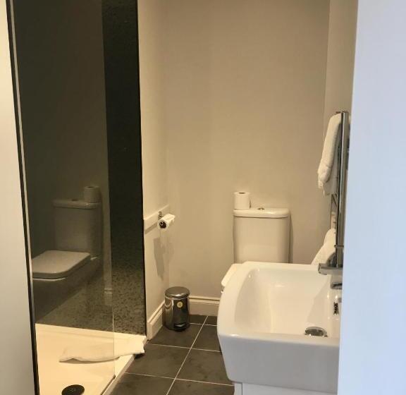 Стандартный Номер Кровать Кинг, The County Hotel   Self Check In, Speed Wi Fi, Free Parking, Central Location