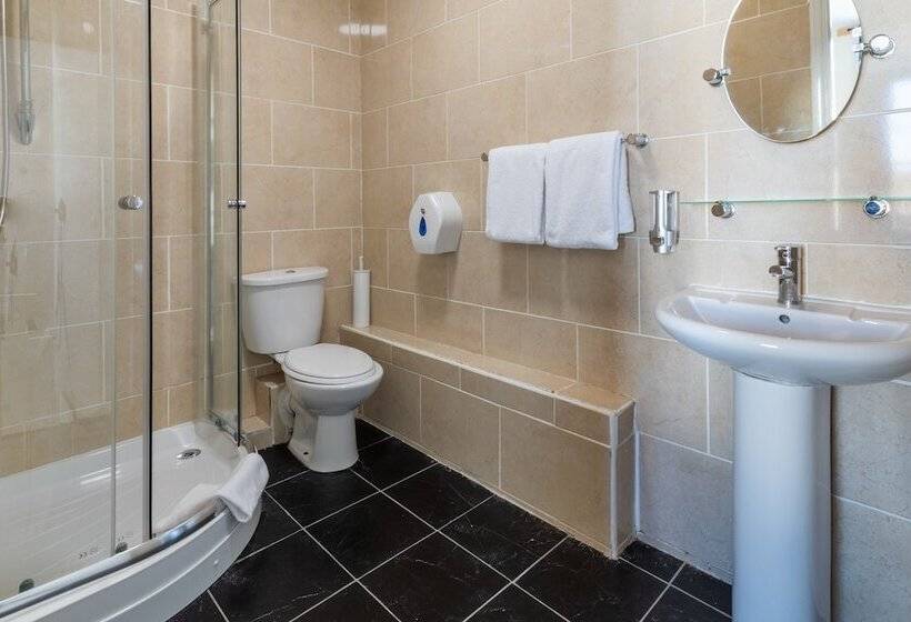 غرفة عائلية, The George