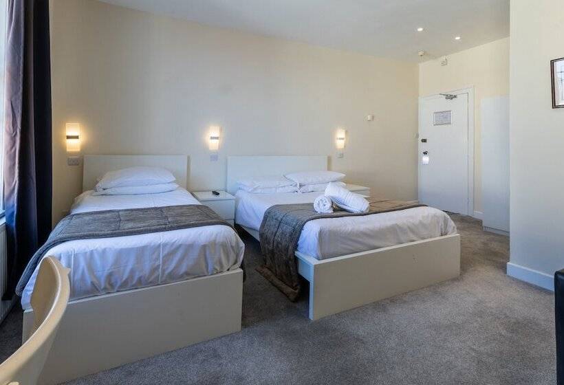 غرفة عائلية, The George