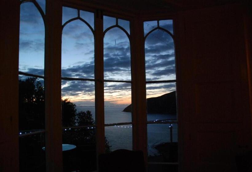 四人高级间, The North Cliff