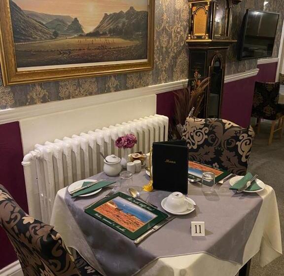 四人高级间, The North Cliff