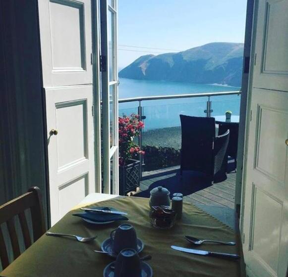 四人高级间, The North Cliff