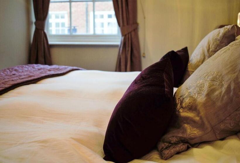 스탠다드 룸 퀸사이즈 침대, White Horse & Griffin