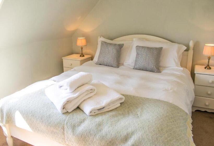 침실 3개 주택, White Horse & Griffin