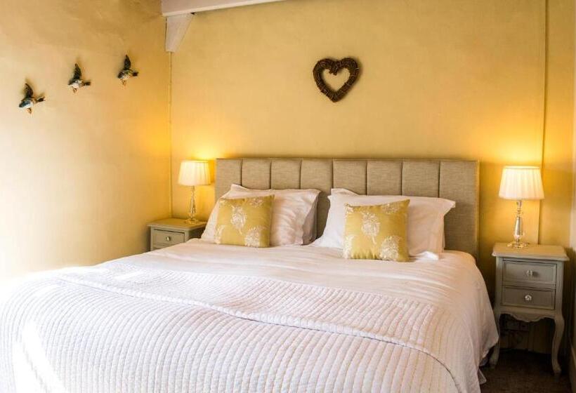 침실 3개 주택, White Horse & Griffin