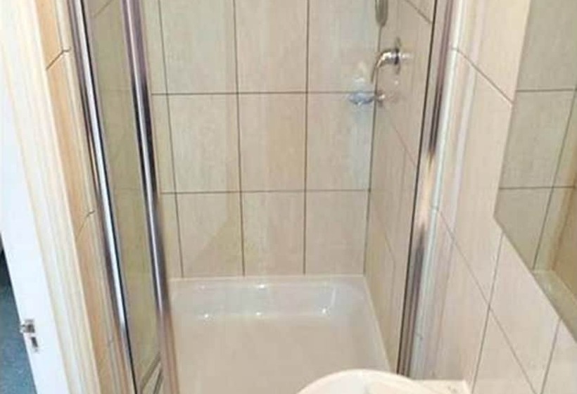 四人标准间, West Cromwell