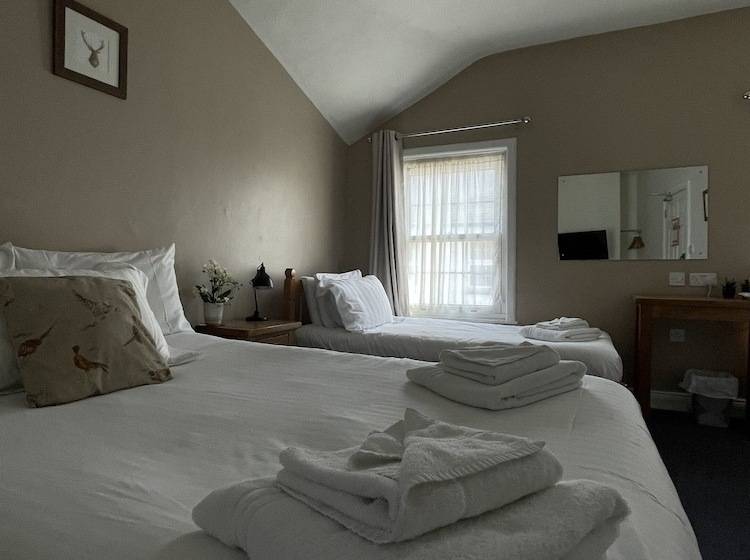 غرفة عائلية, White Hart