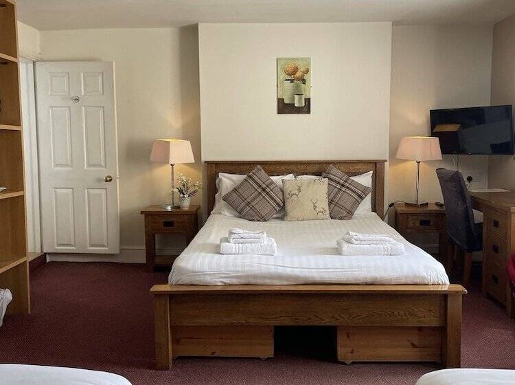 غرفة عائلية, White Hart