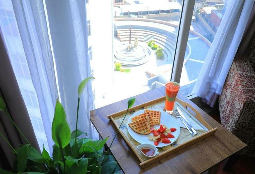 سوئیت با بالکن, Victoria Guesthouse Addis