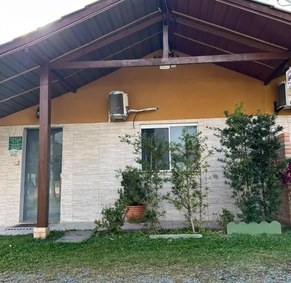 کلبه ییلاقی, Recanto Armação Pousada
