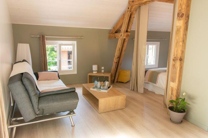 标准房带园景, La Grange Du Born