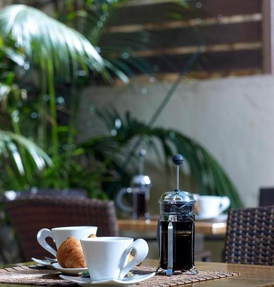 이코노미 룸, Irida