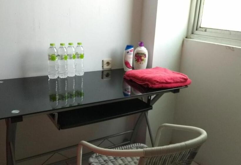 디럭스 룸, Uni Inn Semarang   Gunung Pati