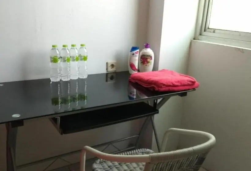 Habitació Quàdruple Deluxe, Uni Inn Semarang Gunung Pati