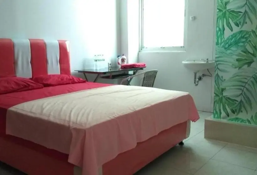 Habitació Quàdruple Deluxe, Uni Inn Semarang Gunung Pati