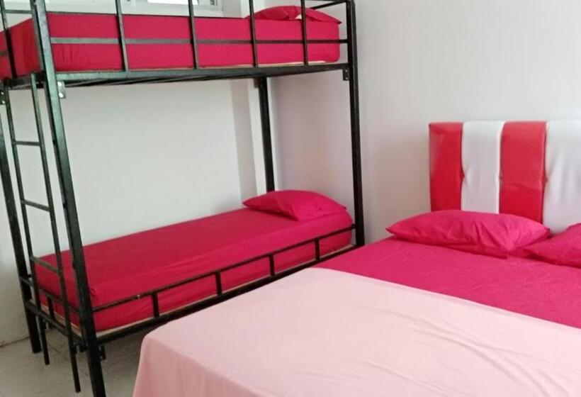 디럭스 4인 룸, Uni Inn Semarang   Gunung Pati