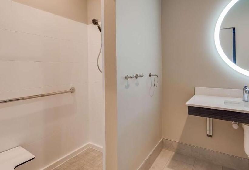 סוויטה מותאמת לאדם עם מוגבלויות, Best Western  Plus Executive Residency Rigby S Water World