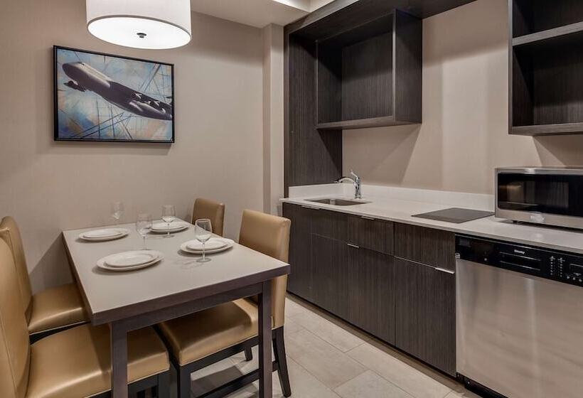 סוויטה מותאמת לאדם עם מוגבלויות, Best Western  Plus Executive Residency Rigby S Water World