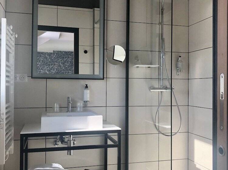 스위트, Mayrena Hotel Restaurant