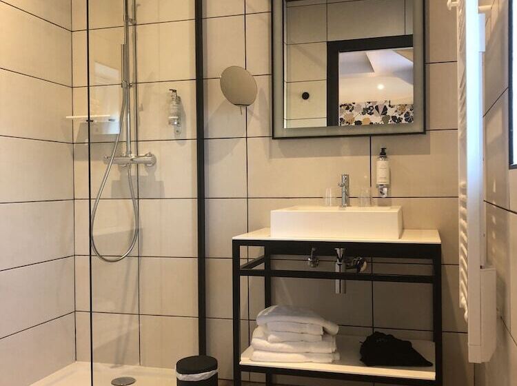 스위트, Mayrena Hotel Restaurant