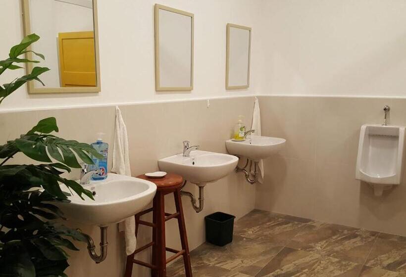 اتاق خانوادگی, Citadel Alona Inn