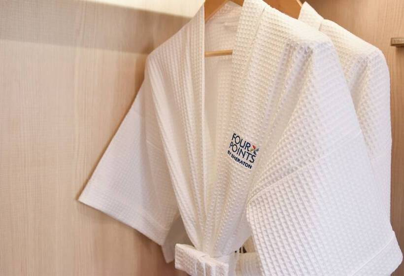 带2个双人床的标准工作室, Four Points By Sheraton Phuket Patong Beach Resort