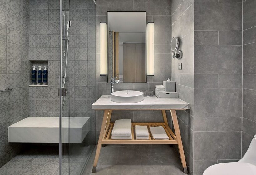 标准间带双人床, Four Points By Sheraton Phuket Patong Beach Resort