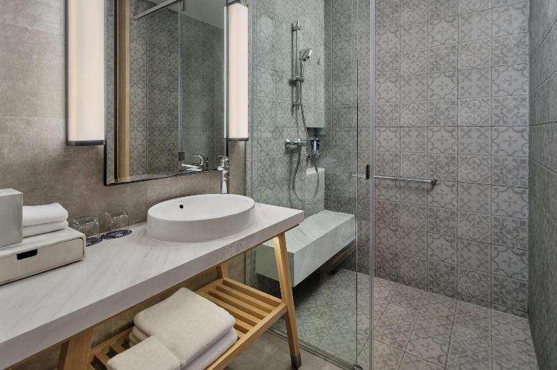 高级大房间, Four Points By Sheraton Phuket Patong Beach Resort