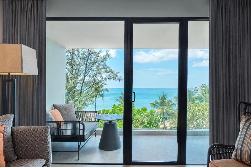 스위트 킹사이즈 침대, Four Points By Sheraton Phuket Patong Beach Resort