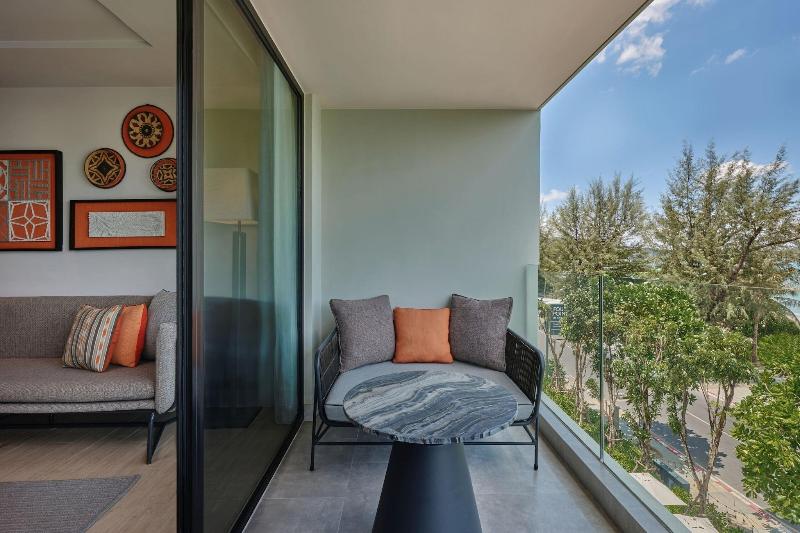 带大床的套房, Four Points By Sheraton Phuket Patong Beach Resort