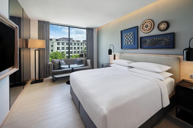 디럭스 룸 킹사이즈 침대, Four Points By Sheraton Phuket Patong Beach Resort
