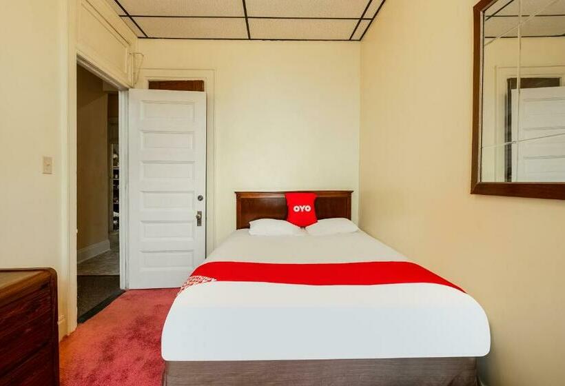 غرفة قياسية, Holley Bradford