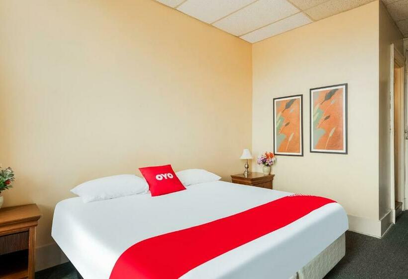 غرفة قياسية, Holley Bradford