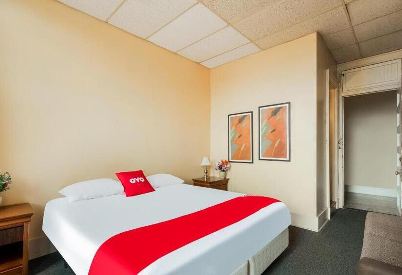 غرفة قياسية, Holley Bradford