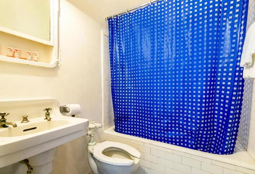 غرفة قياسية حمام مشترك, Holley Bradford