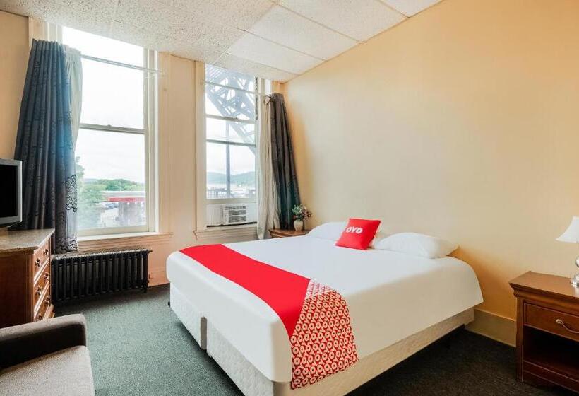 غرفة قياسية حمام مشترك, Holley Bradford