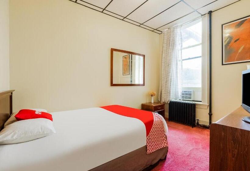 غرفة قياسية, Holley Bradford