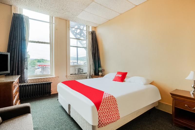 غرفة قياسية حمام مشترك, Holley Bradford