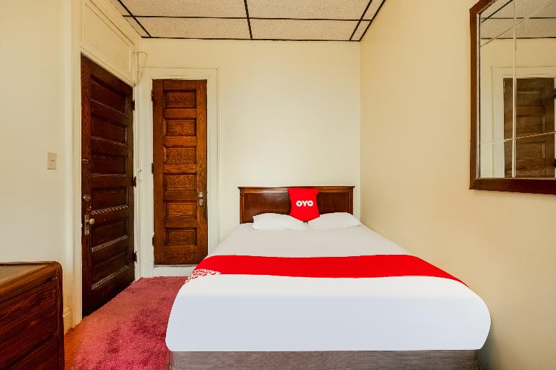 غرفة قياسية حمام مشترك, Holley Bradford