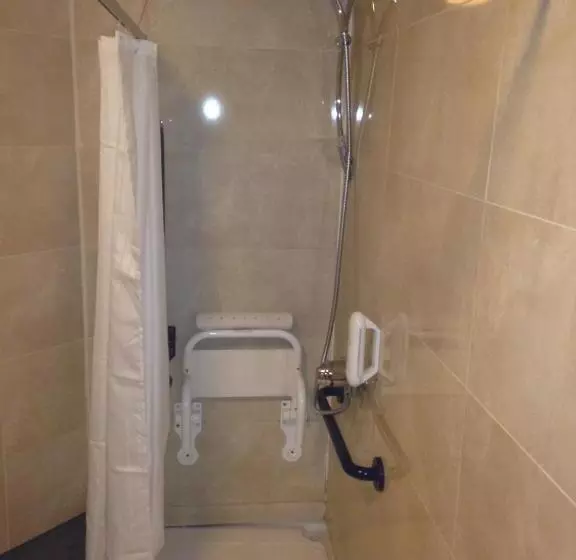 身障者適用スタンダードルーム, George Hotel Wetherspoon