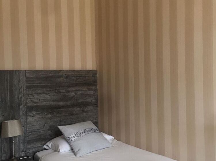 Номер Стандарт Индивидуальный Совместная Ванная, Alexander Guest House