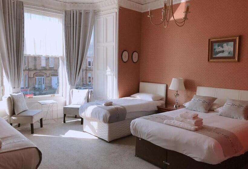 חדר משפחתי, Alexander Guest House