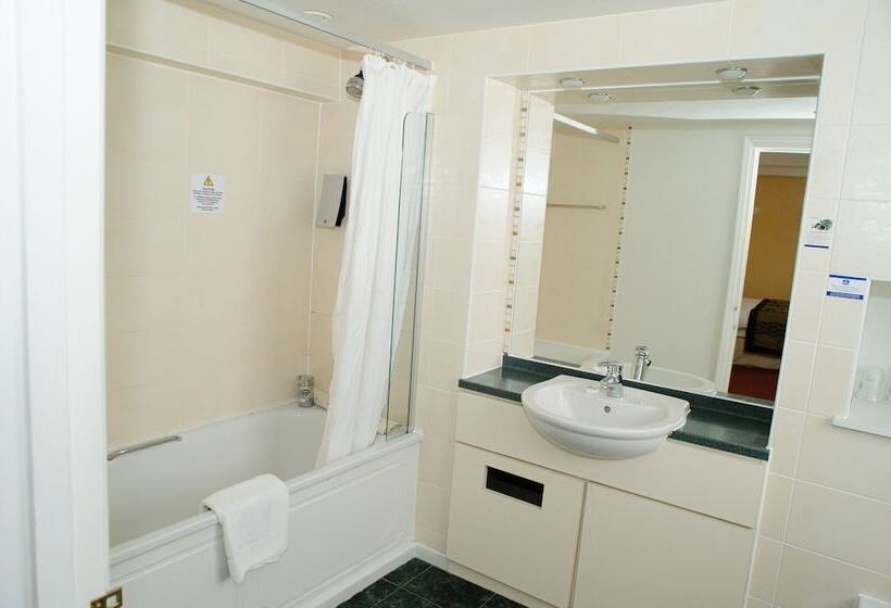 带海景的带双人床的标准间, Best Western Premier Dover Marina Hotel & Spa