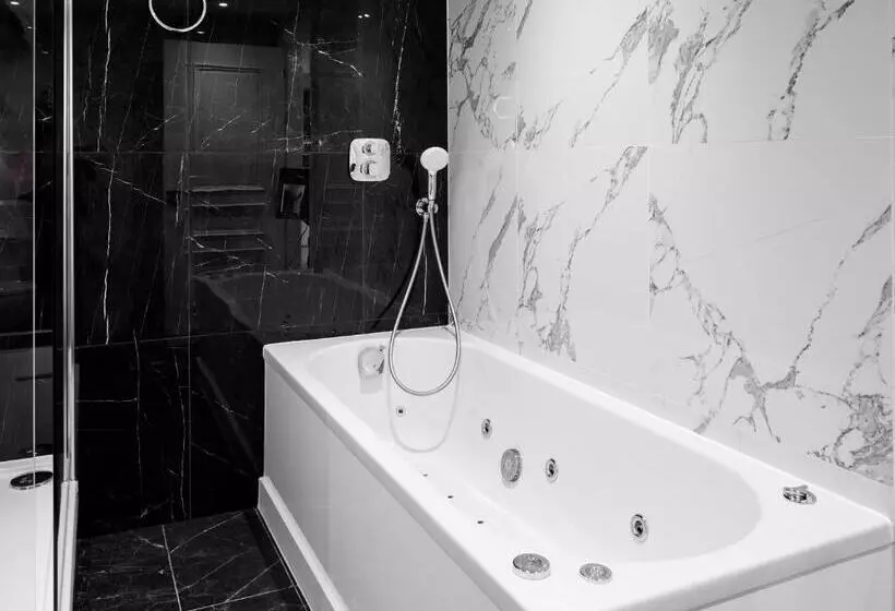キングサイズベッドのスイートルーム, Best Western Premier Dover Marina Hotel & Spa