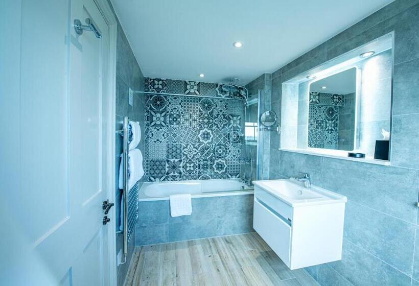 家庭间, Best Western Premier Dover Marina Hotel & Spa