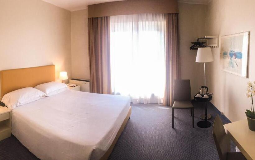 标准间, Blaise & Francis