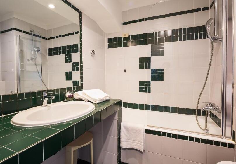 舒适型房间, Blaise & Francis