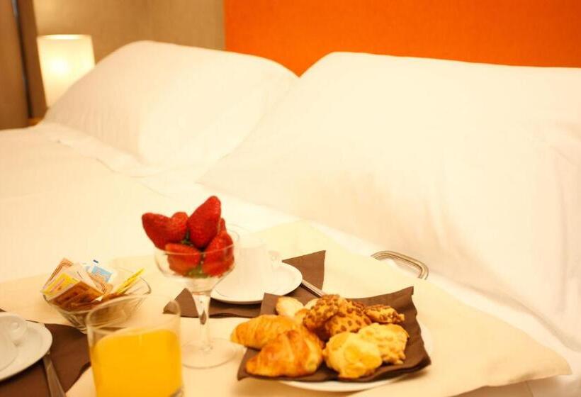 舒适三人间, Blaise & Francis